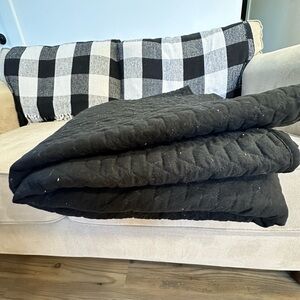 Luxurious Black Quilted Blanket